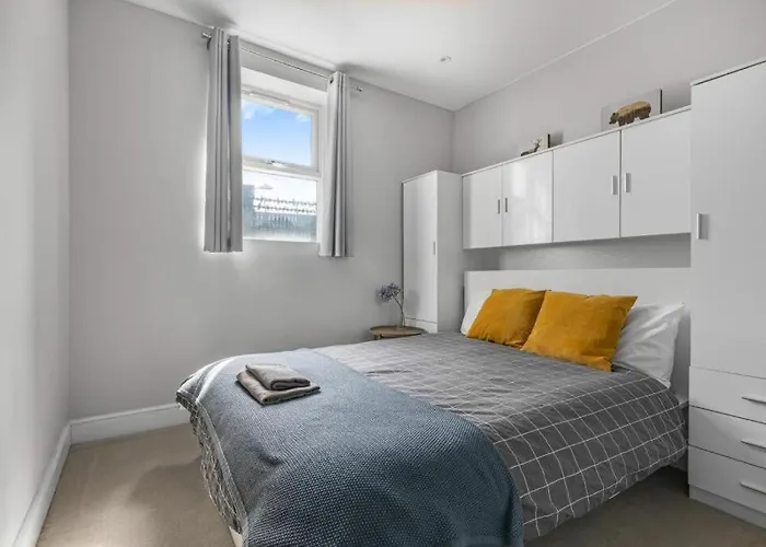 Brilliant 2 Bed Apartment - 2 The Southwell